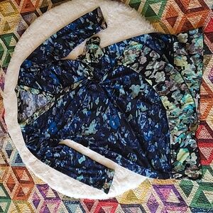 BCBG Max Azria Adele Blue Pretty Floral Knee Length Wrap Dress Large